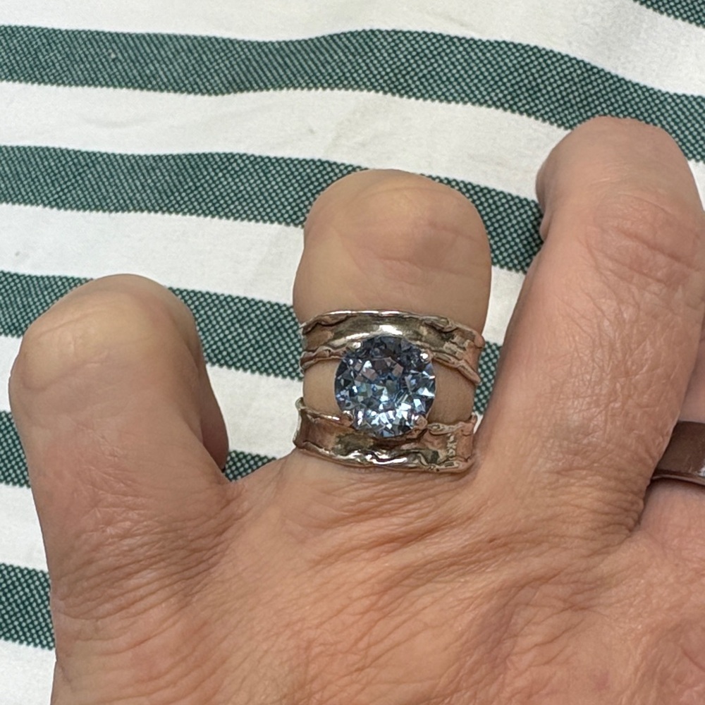 Elegant Silver Band with Blue Gemstone